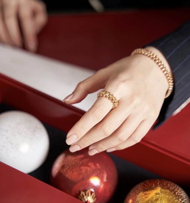 CLASH Sterling Silver Bracelet for Women, Elegant 925 Silver Chain Jewelry Gift